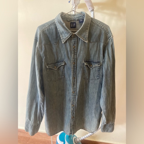 GAP men’s denim shirt - Picture 2 of 6